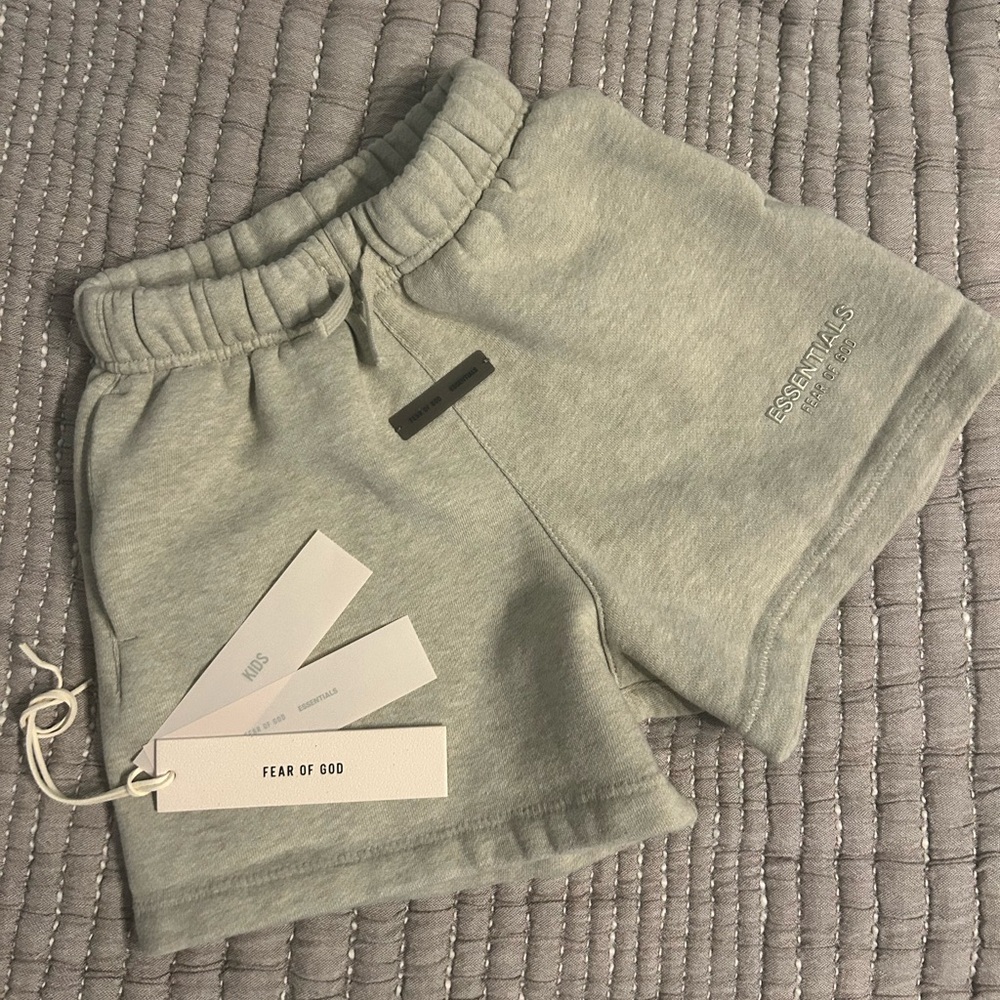 Fear of God Essentials Light Gray Shorts
4t/5t